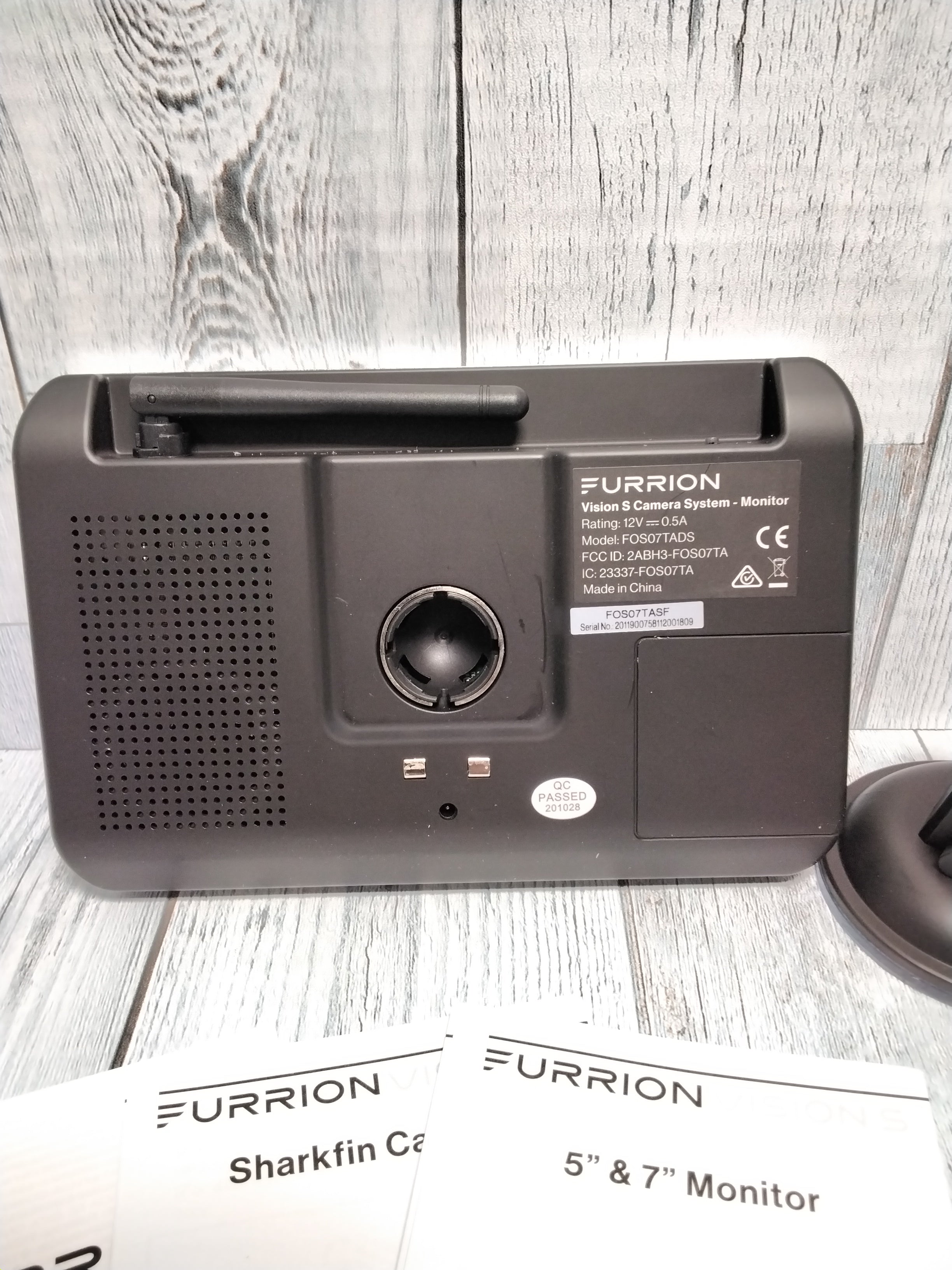 Furrion Vision S 7 Inch Wireless RV Backup System with 1 Rear Sharkfin Camera (7897697648878)